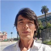 Profesor de futbol imparte clases